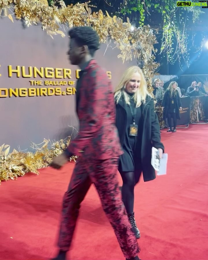 Sofia Sanchez Instagram - London World Premiere of @thehungergames The Ballad of Songbirds & Snakes in theaters November 17th. Custom “Wovey” Dress & Crown by @dolorispetunia Hair by @ayami_okano__ Makeup by @laisumfung London, United Kingdom