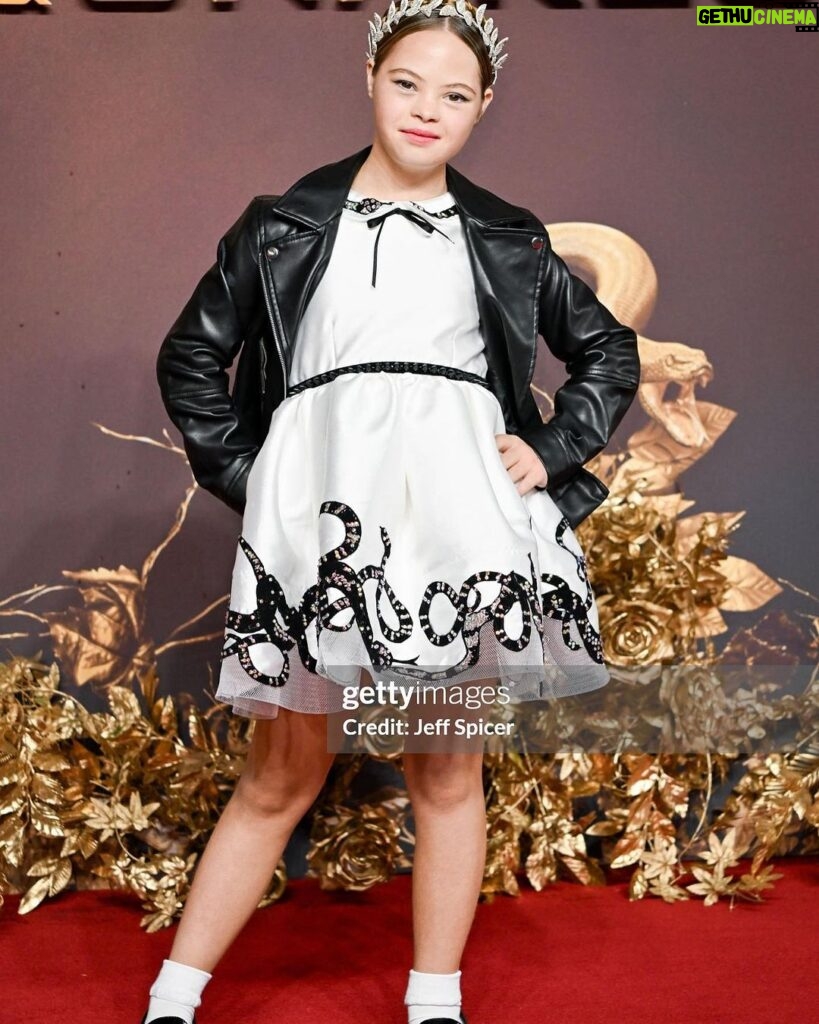 Sofia Sanchez Instagram - London World Premiere of @thehungergames The Ballad of Songbirds & Snakes in theaters November 17th. Custom “Wovey” Dress & Crown by @dolorispetunia Hair by @ayami_okano__ Makeup by @laisumfung London, United Kingdom