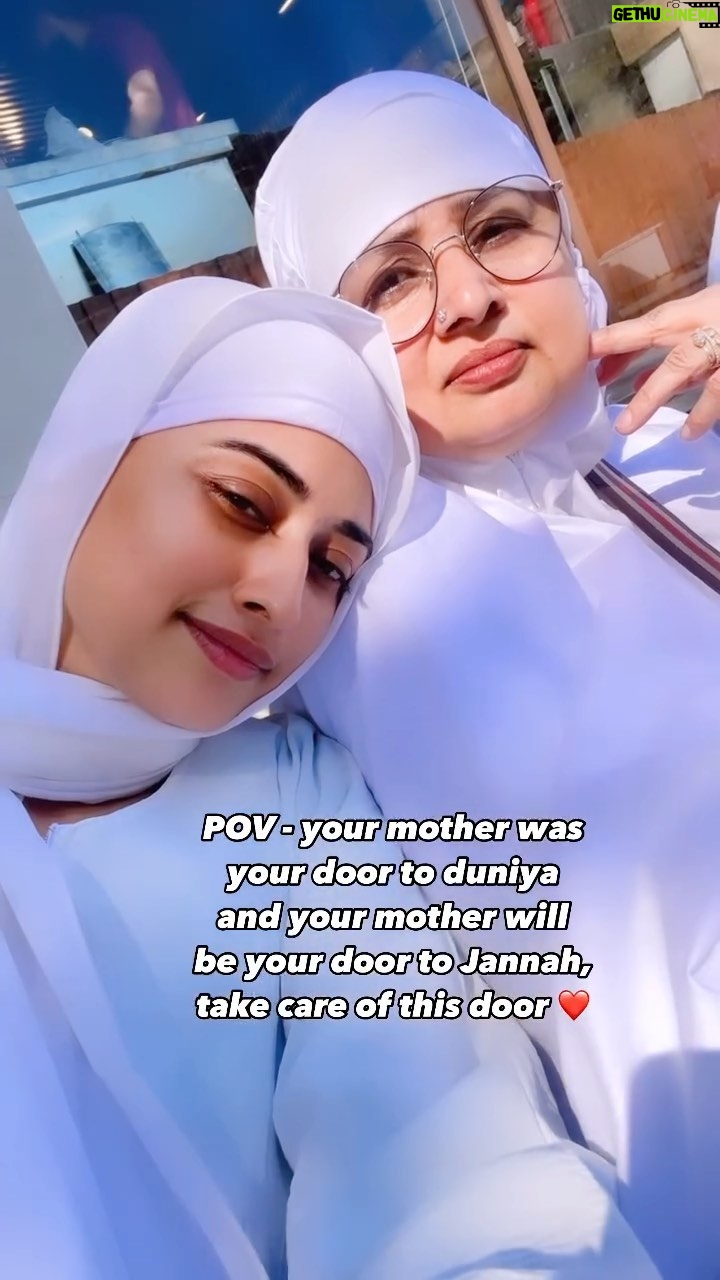Somi Khan Instagram - With my mother @shahnaz832 ❤️❤️ Macca al Mukarramah & Madina al Munawarah