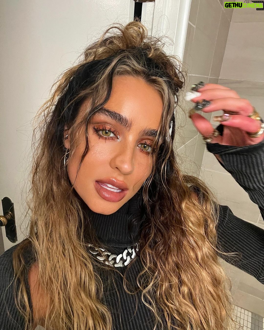 Sommer Ray Instagram - i love u detroit 🥷 🫶🏻 Detroit