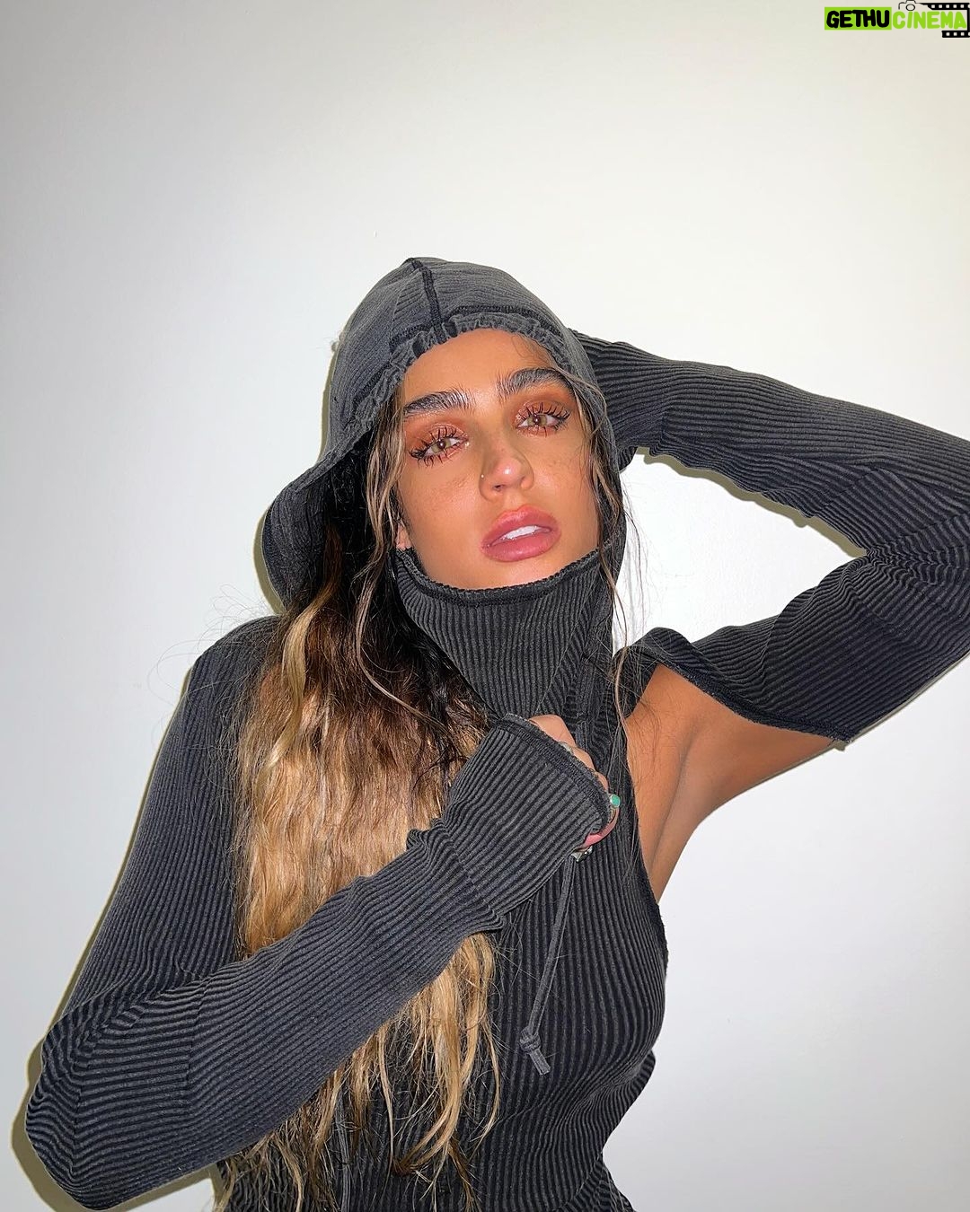 Sommer Ray Instagram - i love u detroit 🥷 🫶🏻 Detroit