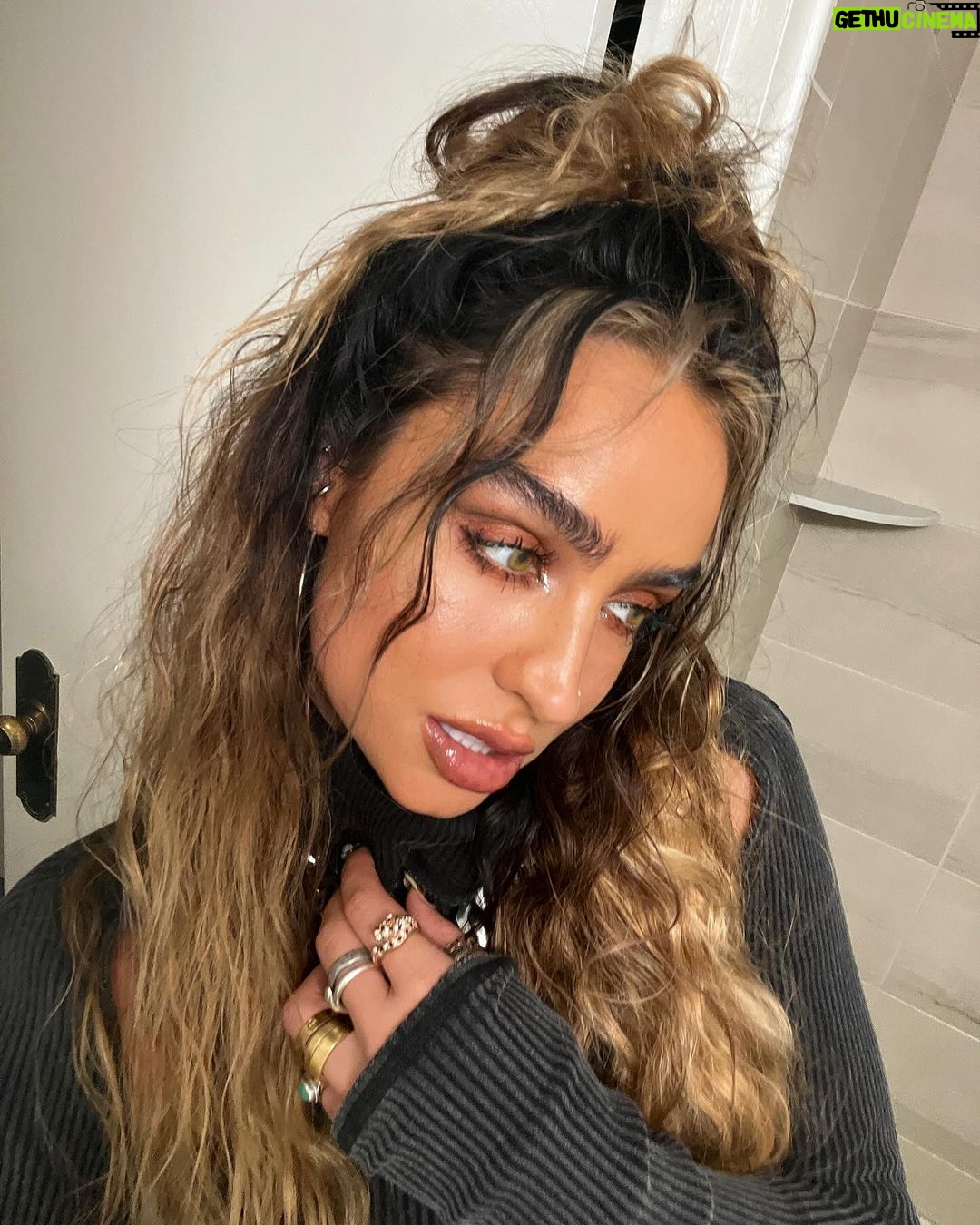 Sommer Ray Instagram - i love u detroit 🥷 🫶🏻 Detroit