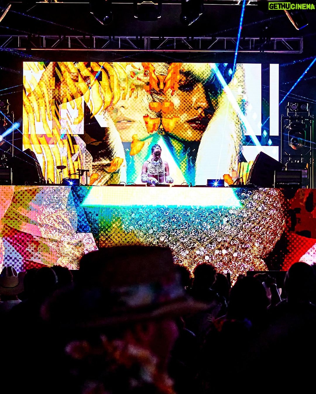Sommer Ray Instagram - had the best time ever @piedpiperproductions haunted carnival 💛💛💛 cabo this weekend!!! @vibeepresents tiesto chasing sunsets!! Tampa, Florida