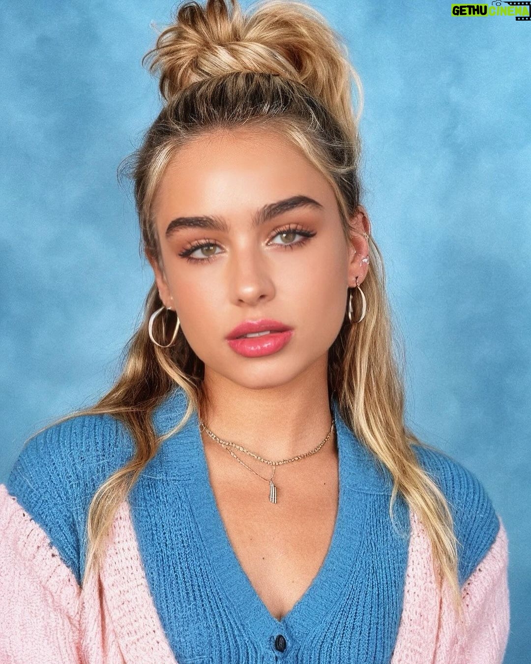 Sommer Ray Instagram - thank goodness for ai, i’ve always wanted yearbook pics 😂