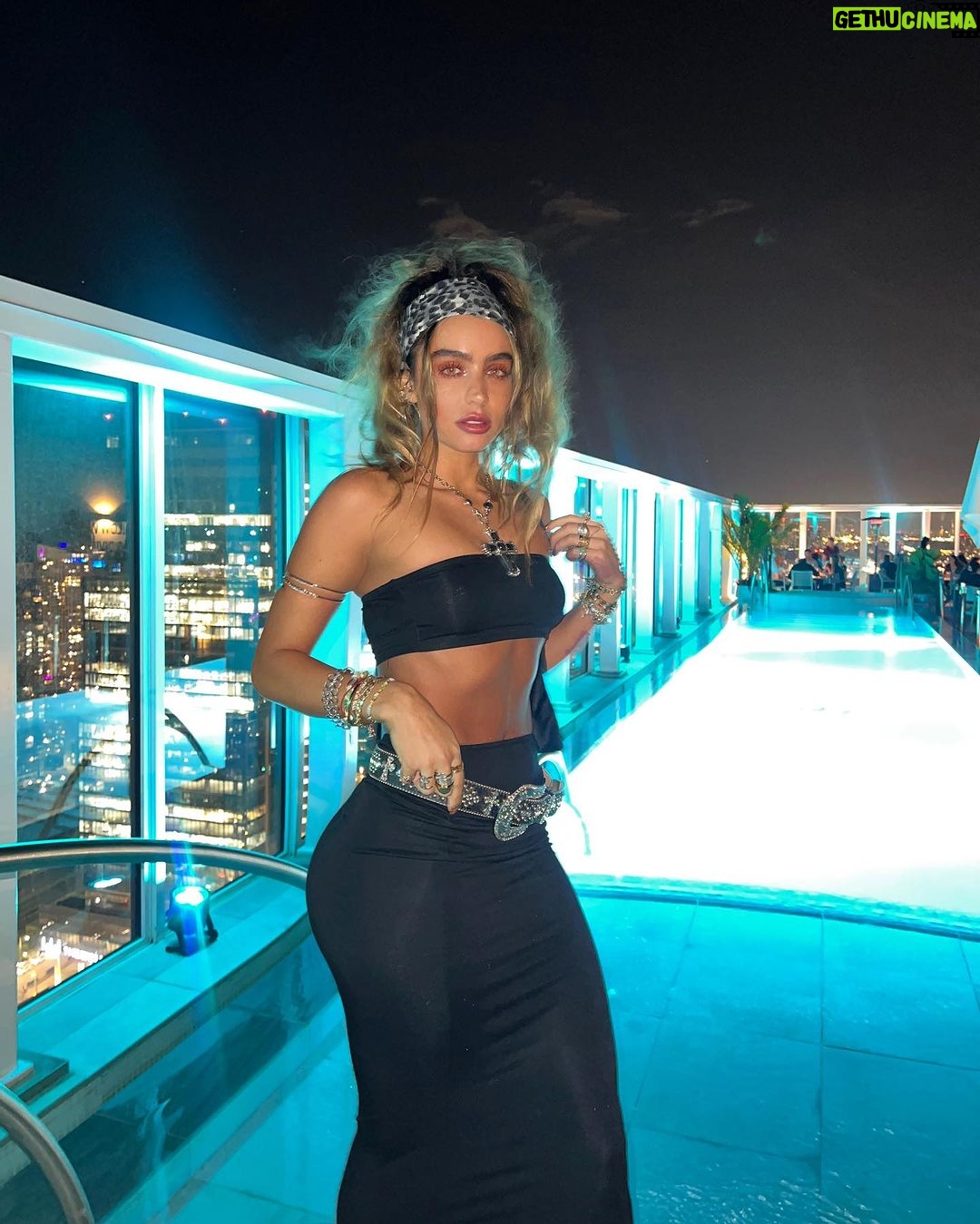 Sommer Ray Instagram - idk why but I feel like Ursula from the little mermaid in these.. especially in number 7 😂 Toronto, Ontario