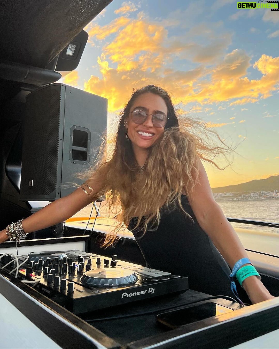 Sommer Ray Instagram - feelin so blessed that i can visit beautiful places & bring my fam π₯Ήπ«Άπ»ππππΌ