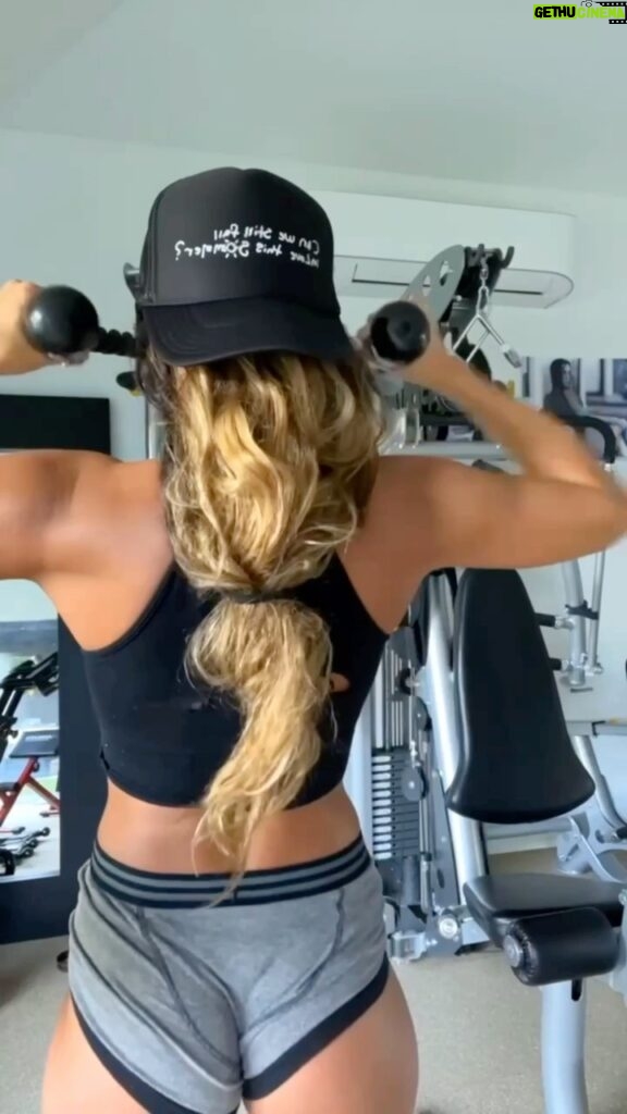 Sommer Ray Instagram - let’s wurkkk i have 2 workout programs on my site that will get yaaaa rightttt 🤪 @shopsommerray