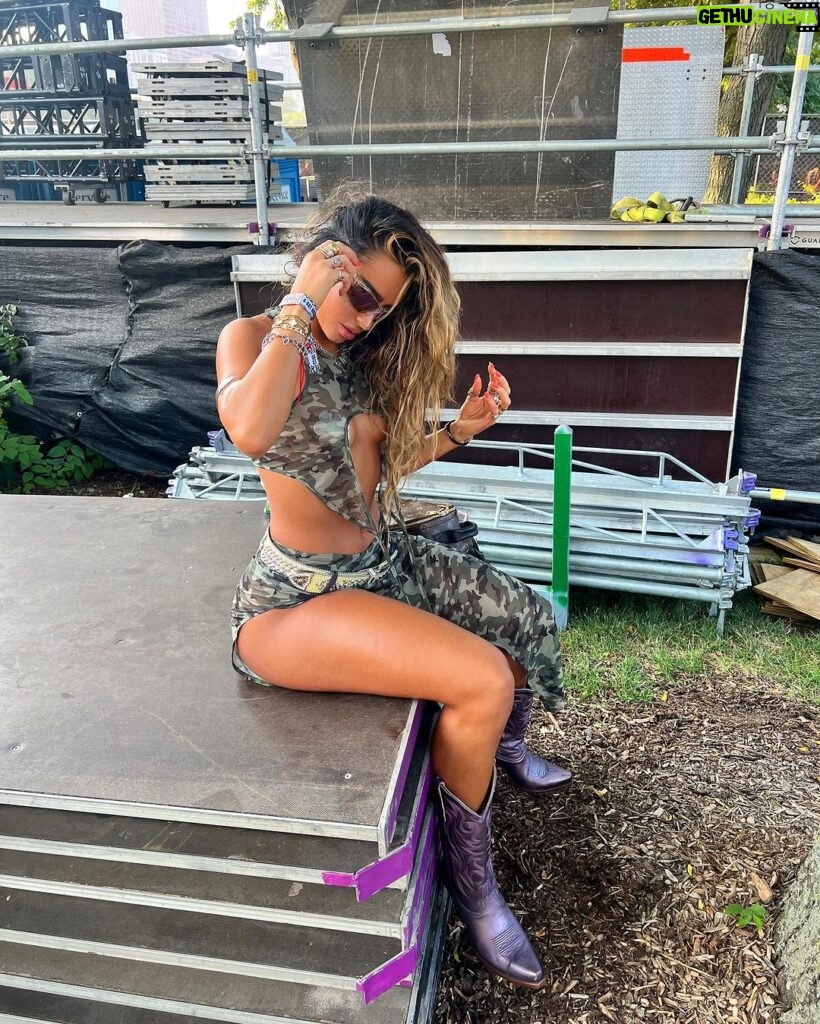 Sommer Ray Instagram - it’s just me and my purple boots against the world Lollapalooza