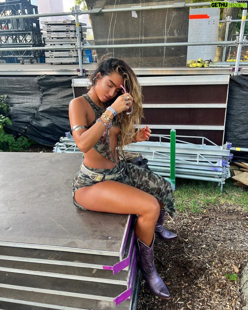 Sommer Ray Instagram - it’s just me and my purple boots against the world Lollapalooza