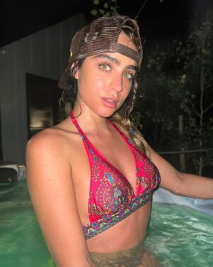 Sommer Ray Instagram - can we still fall in love this sommer? is what my hat says & yes i made it hahahha