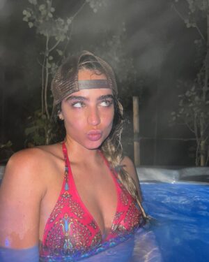 Sommer Ray Instagram - can we still fall in love this sommer? is what my hat says & yes i made it hahahha