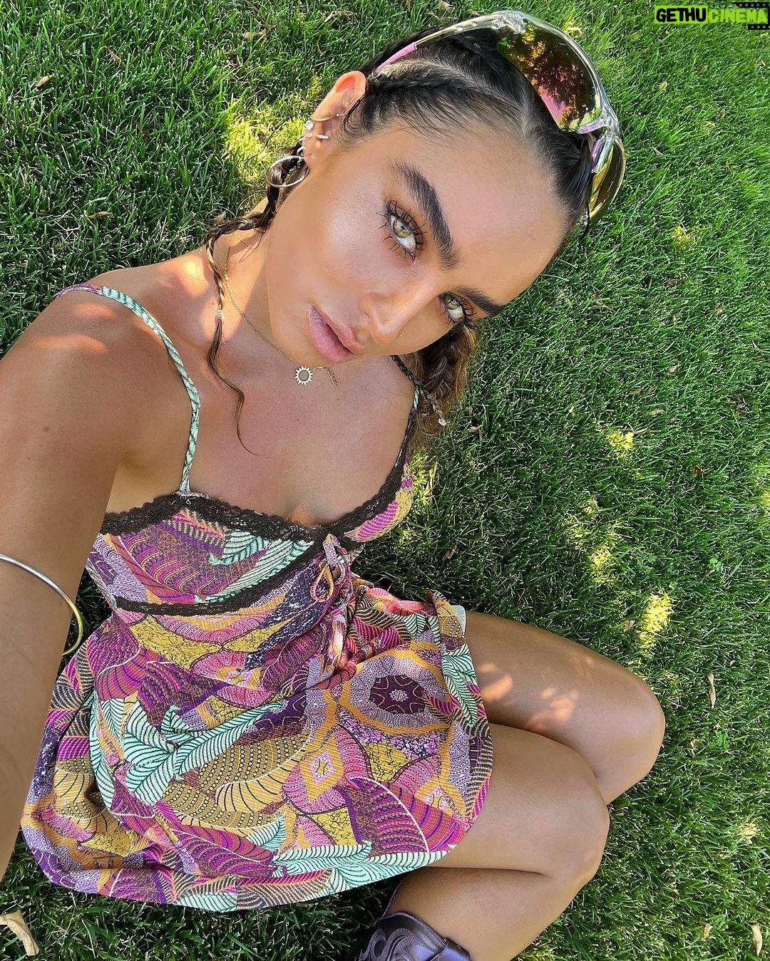 Sommer Ray Instagram - i got a grass rash after these