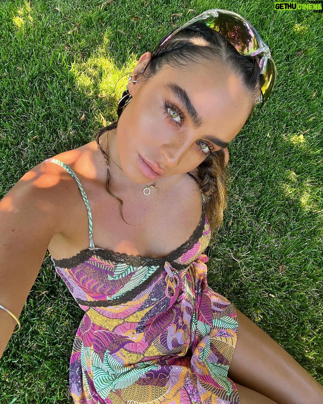 Sommer Ray Instagram - i got a grass rash after these