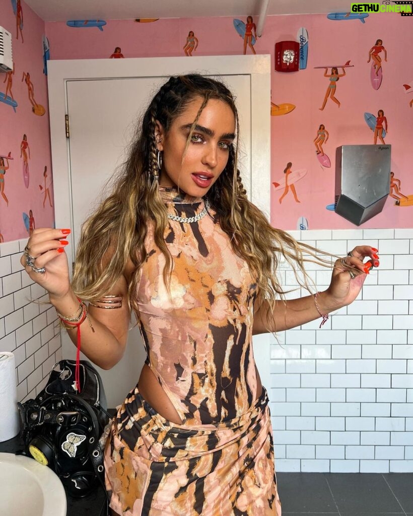 Sommer Ray Instagram - thank you so much @bouncebeachmtk for having me 🥹🫶🏻😭☀️ & thank you to anyone who supports me, I LOVE YOU. forever. Montauk, New York