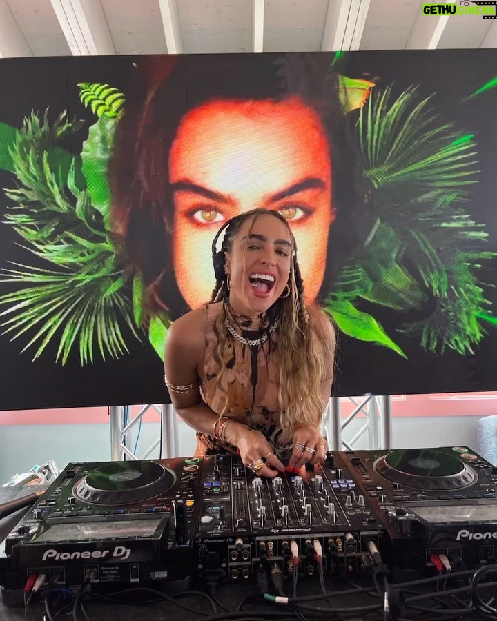 Sommer Ray Instagram - thank you so much @bouncebeachmtk for having me 🥹🫶🏻😭☀️ & thank you to anyone who supports me, I LOVE YOU. forever. Montauk, New York