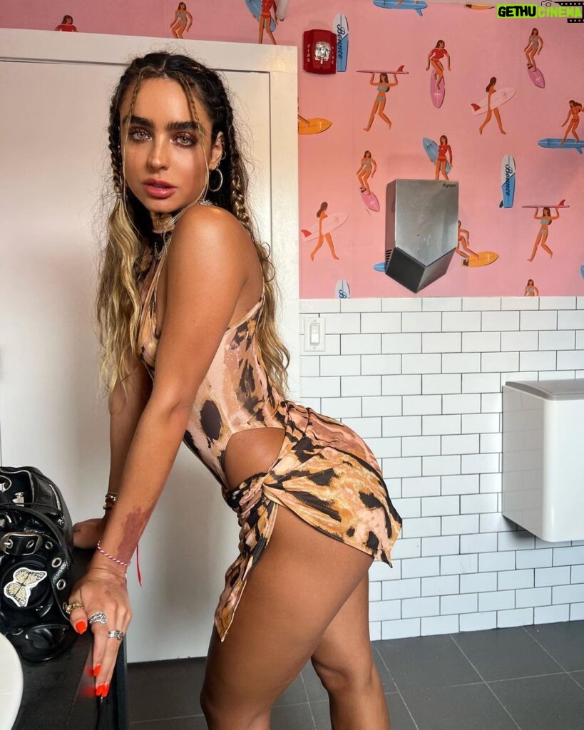 Sommer Ray Instagram - thank you so much @bouncebeachmtk for having me 🥹🫶🏻😭☀️ & thank you to anyone who supports me, I LOVE YOU. forever. Montauk, New York