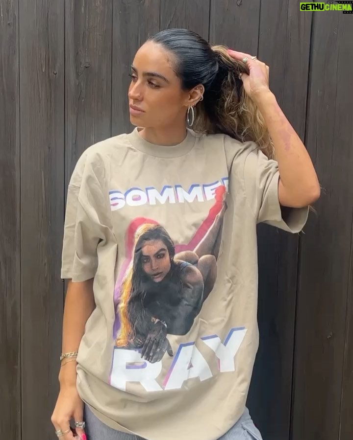 Sommer Ray Instagram - neewwww graphic teeeees now live 😛 @shopsommerray