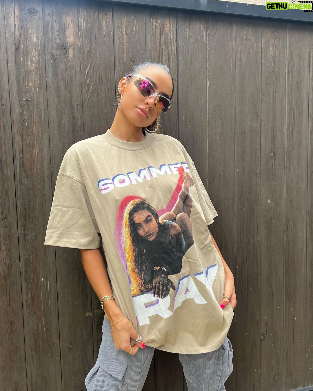 Sommer Ray Instagram - neewwww graphic teeeees now live 😛 @shopsommerray