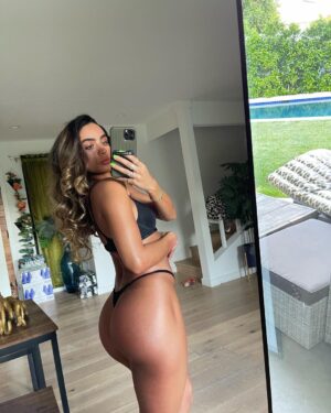 Sommer Ray Instagram - haven’t posted mirror selfies in forever so hey

@shopsommerray