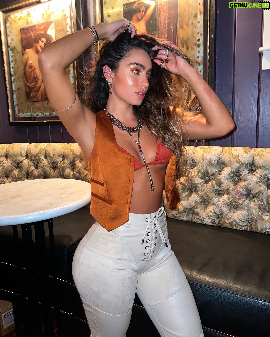 Sommer Ray Instagram - i feel like i’m in college on this college tour.. last stop tonight- indiana!! @kilroys_sports Pennsylvania
