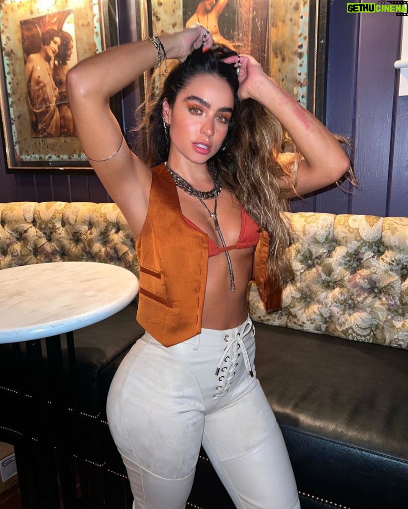 Sommer Ray Instagram - i feel like i’m in college on this college tour.. last stop tonight- indiana!! @kilroys_sports Pennsylvania