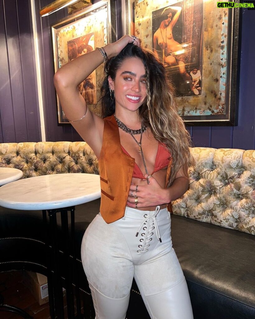 Sommer Ray Instagram - i feel like i’m in college on this college tour.. last stop tonight- indiana!! @kilroys_sports Pennsylvania