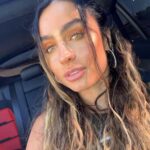 Sommer Ray Instagram - going to country thunder instead of coachella was the best decision i’ve ever made. if you know me you know country music owns my heart 💛💛💛⚡️ my roooots