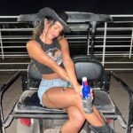 Sommer Ray Instagram - going to country thunder instead of coachella was the best decision i’ve ever made. if you know me you know country music owns my heart 💛💛💛⚡️ my roooots