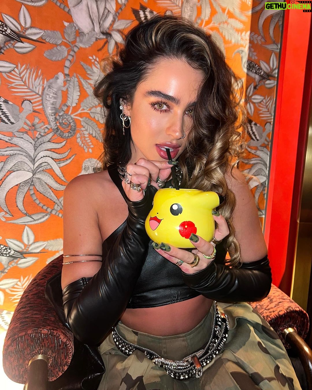 Sommer Ray Instagram - excited to liv it up this year 🫶🏻 @livlv Fontainebleau Resort Las Vegas