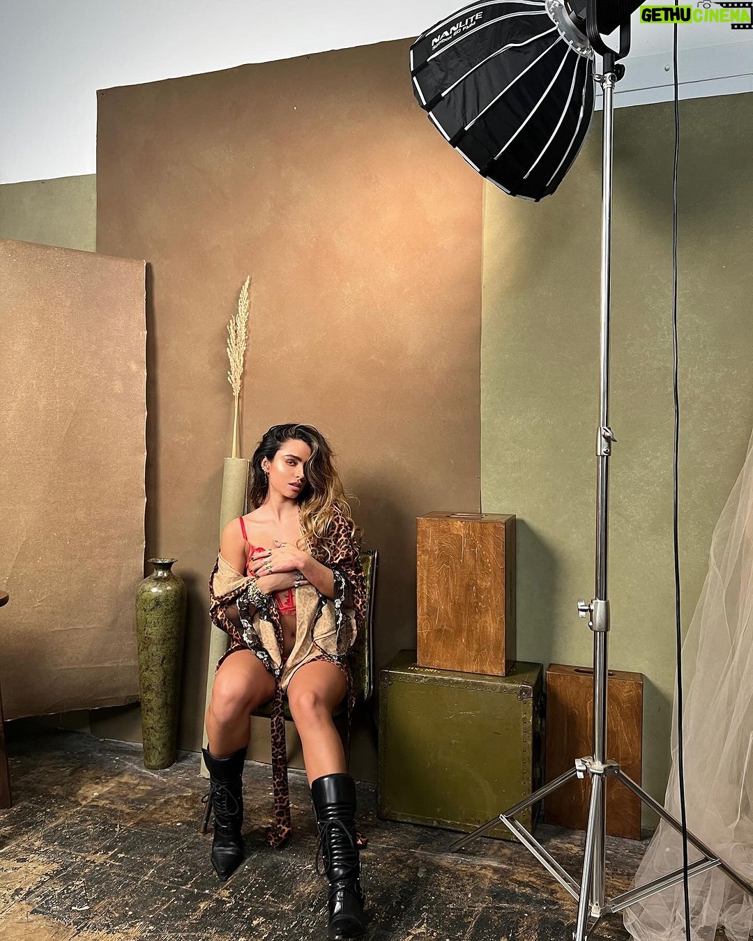 Sommer Ray Instagram - all i want for Christmas is..