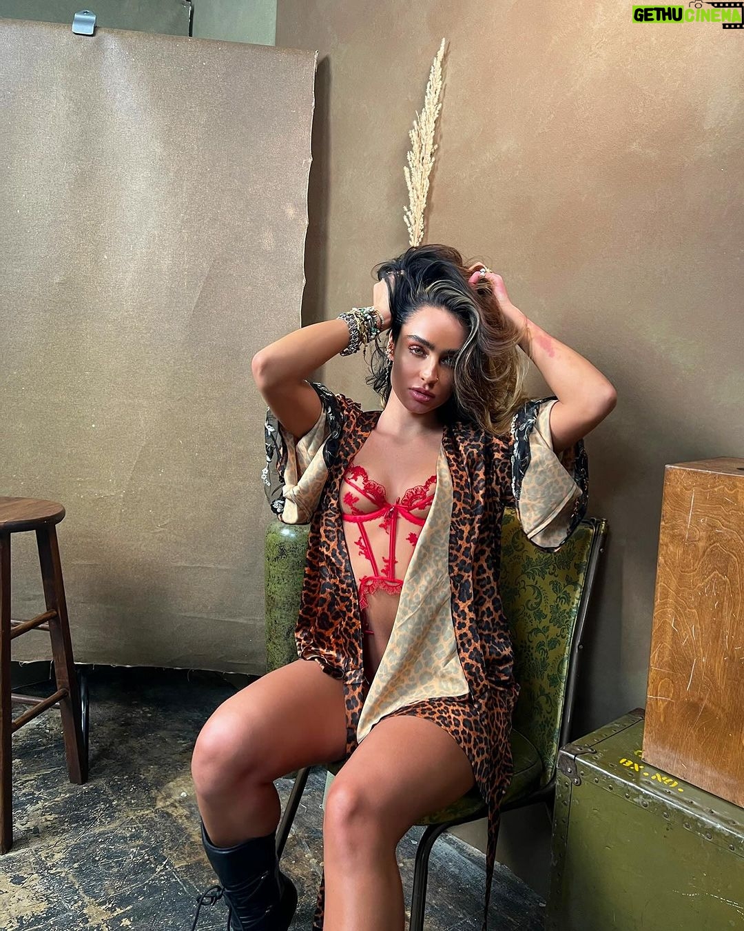 Sommer Ray Instagram - all i want for Christmas is..