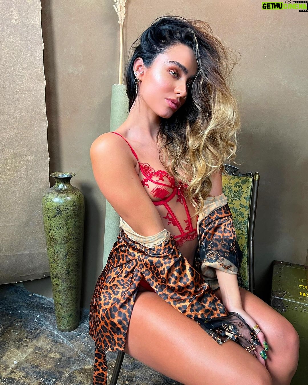 Sommer Ray Instagram - all i want for Christmas is..