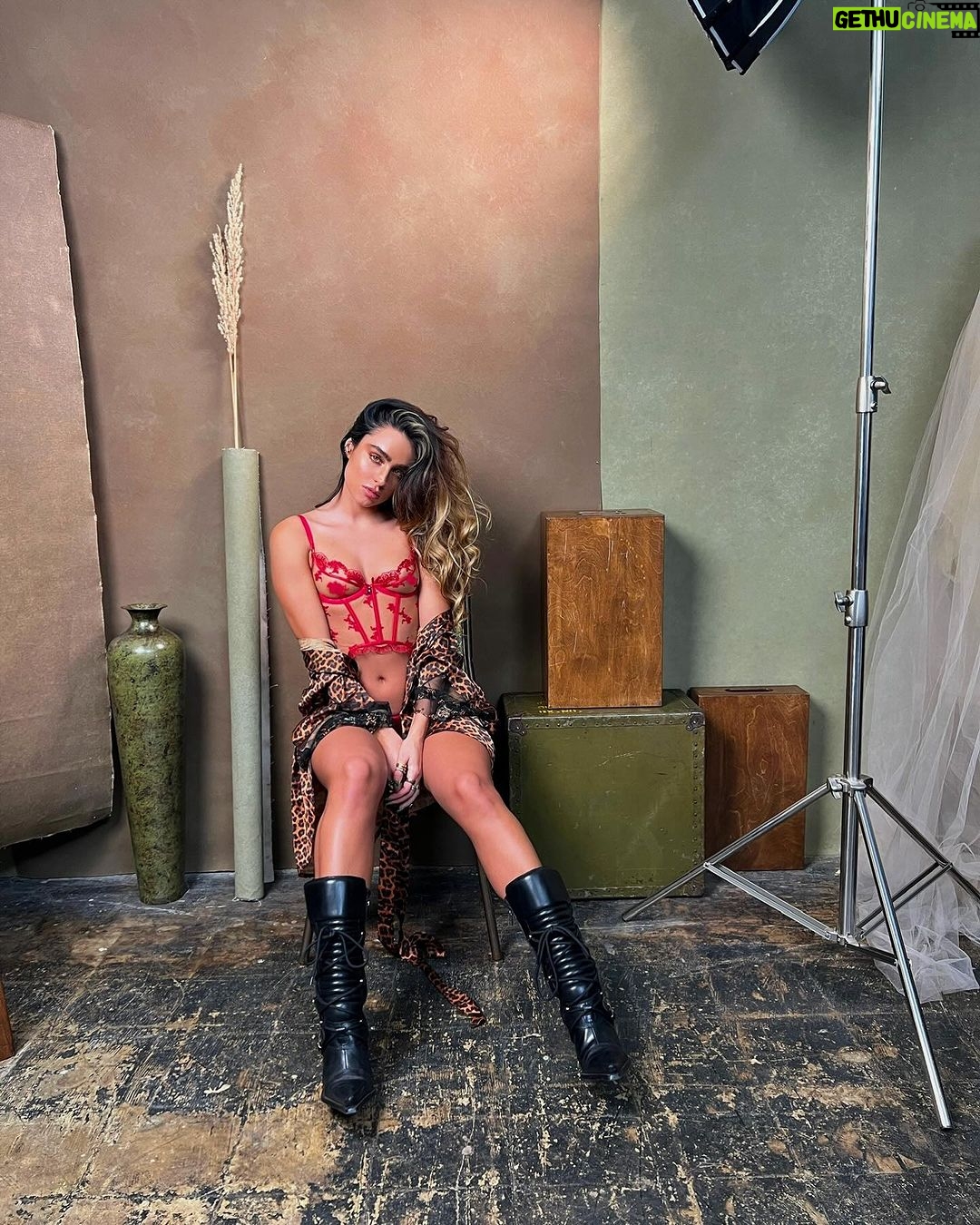 Sommer Ray Instagram - all i want for Christmas is..