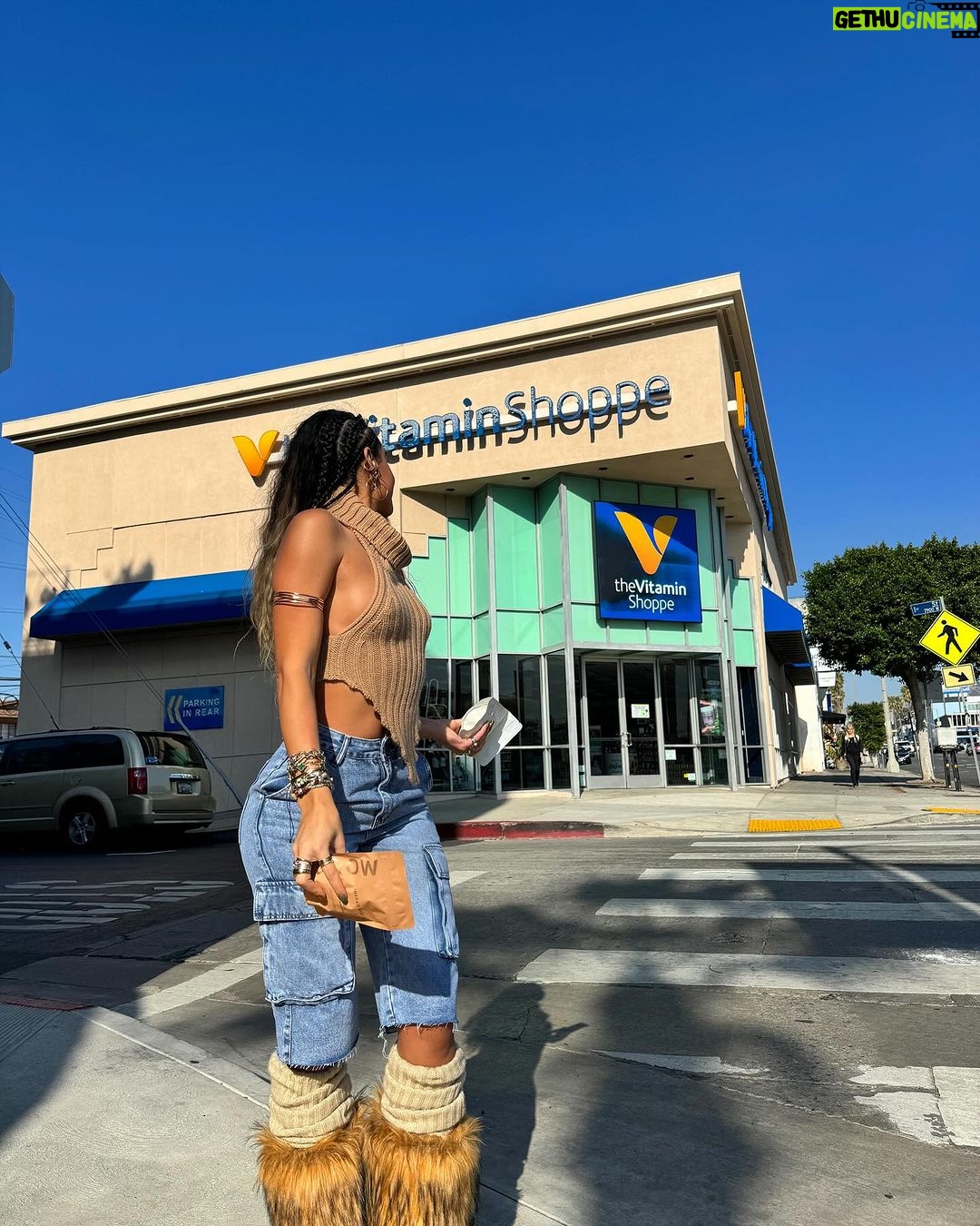 Sommer Ray Instagram - so so sooooo excited to have @imaraisbeauty in 700+ @vitaminshoppe stores π₯Ήπ«Άπ»π