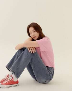 Son Eun-seo Instagram - 👚👛💅🏻💗😋