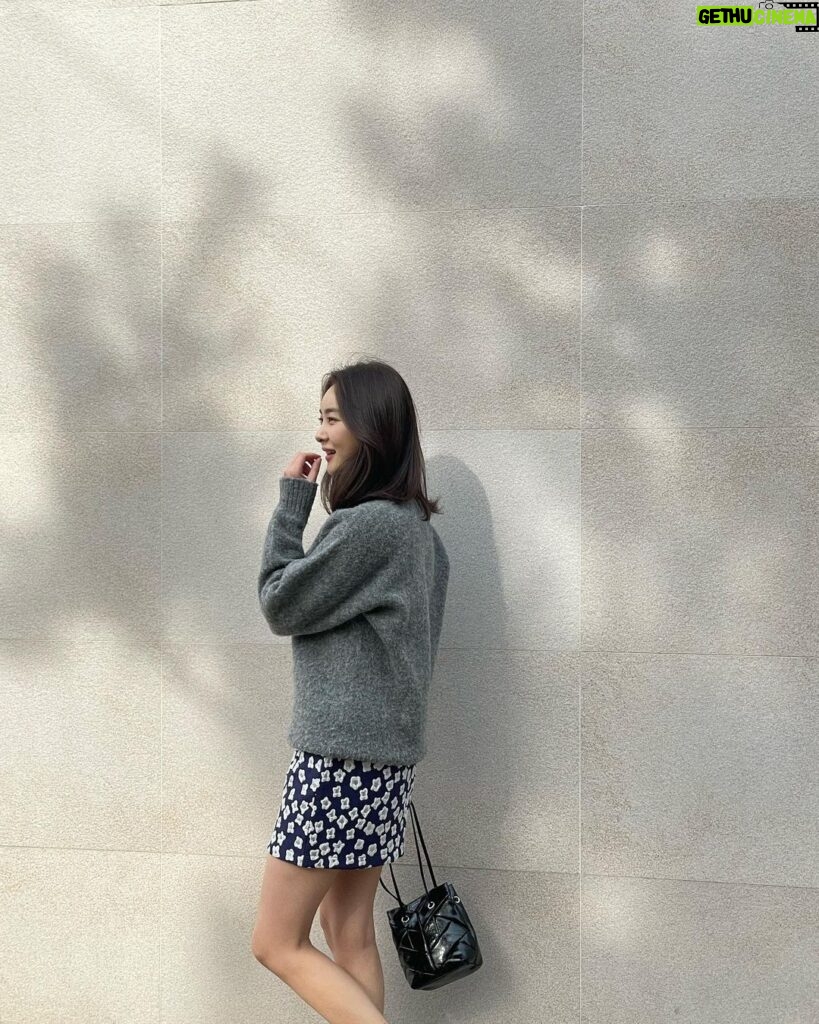 Son Eun-seo Instagram - 산책하기 좋은 거리와 날씨🌤