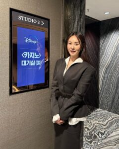 Son Eun-seo Instagram - 🖤 @disneypluskr 오리지널 ‘카지노’ 21일 공개