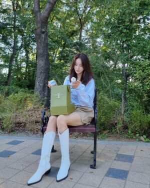 Son Eun-seo Instagram - @seung_kyung_choi 오빠 
서프라이즈 추석 선물 감사합니다🫶🏻 안 그래도 요새 건조했는데🥹
유황크림이랑 레그젤이 가장 궁금!