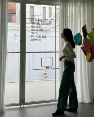Son Eun-seo Instagram - 멍 때리기 좋은 날씨네요 🫠⛈🌦