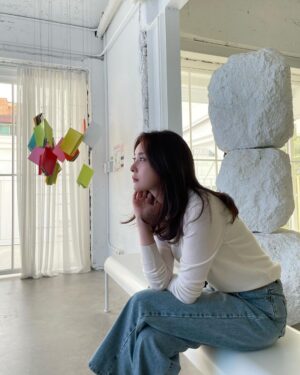 Son Eun-seo Instagram - 멍 때리기 좋은 날씨네요 🫠⛈🌦