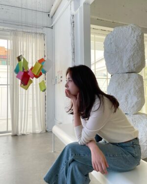Son Eun-seo Instagram - 멍 때리기 좋은 날씨네요 🫠⛈🌦