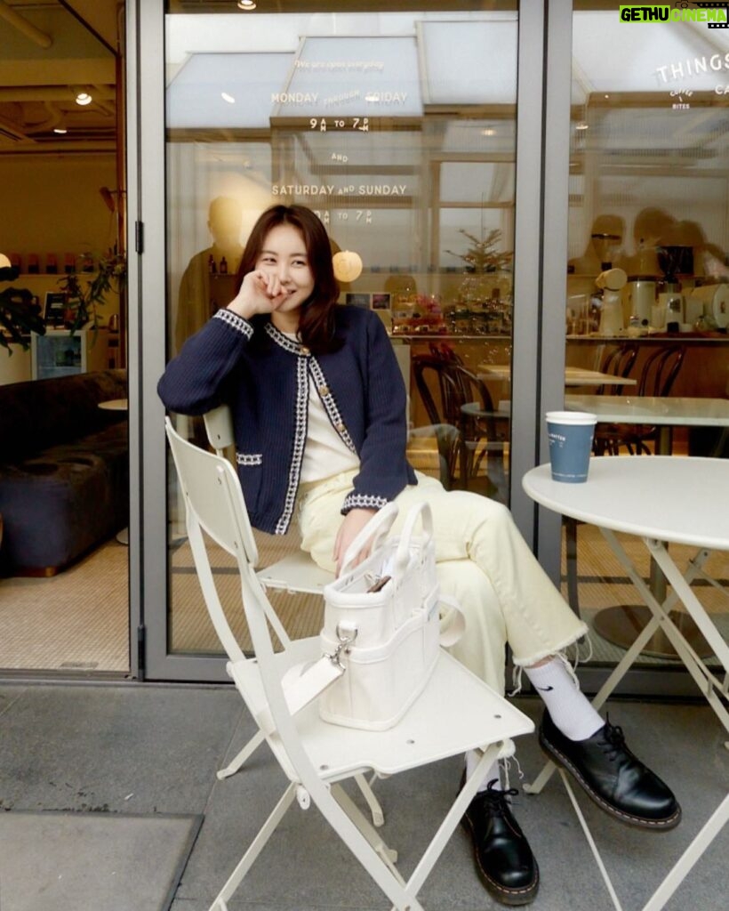 Son Eun-seo Instagram - 🍋🌼🌻✨✨