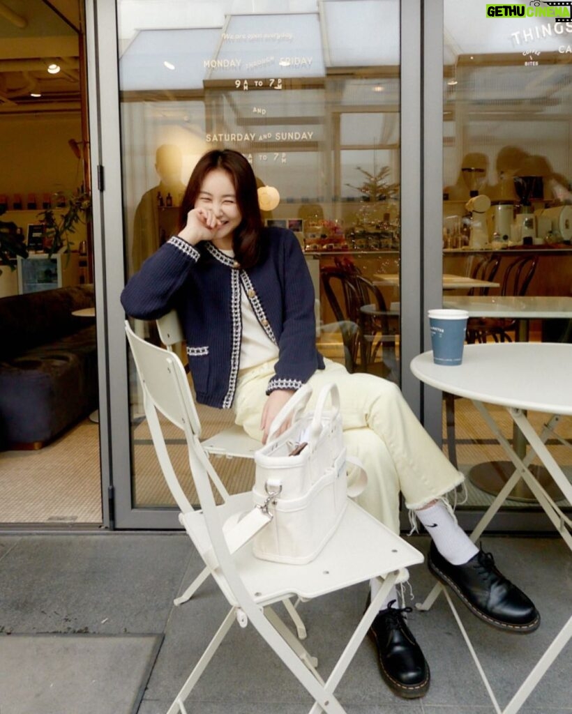Son Eun-seo Instagram - 🍋🌼🌻✨✨