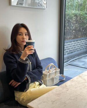 Son Eun-seo Instagram - 예쁜 요즘 봄 날씨🌷