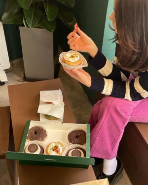 Son Eun-seo Instagram - 비건 도넛 🍩🍓🍩