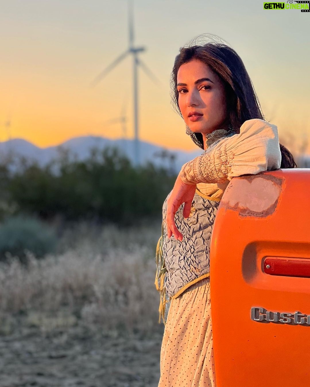 Sonal Chauhan Instagram - Winds of change …. 🧡 . . . . . . . . . . . . . . . . . . #love #sonalchauhan #losangeles #tb