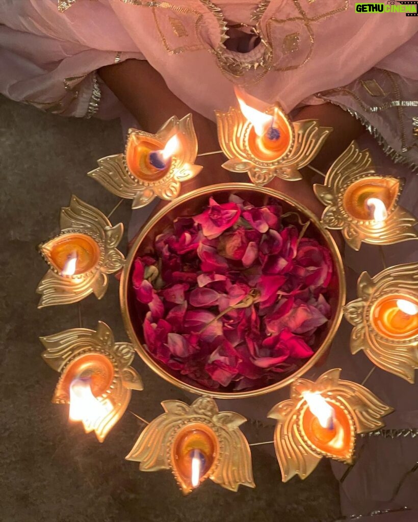 Sonal Chauhan Instagram - शुभ दीपावली 🪔✨ . . . . . . . . . . . . . #happydiwali #sonalchauhan #love #festive #indian #festival