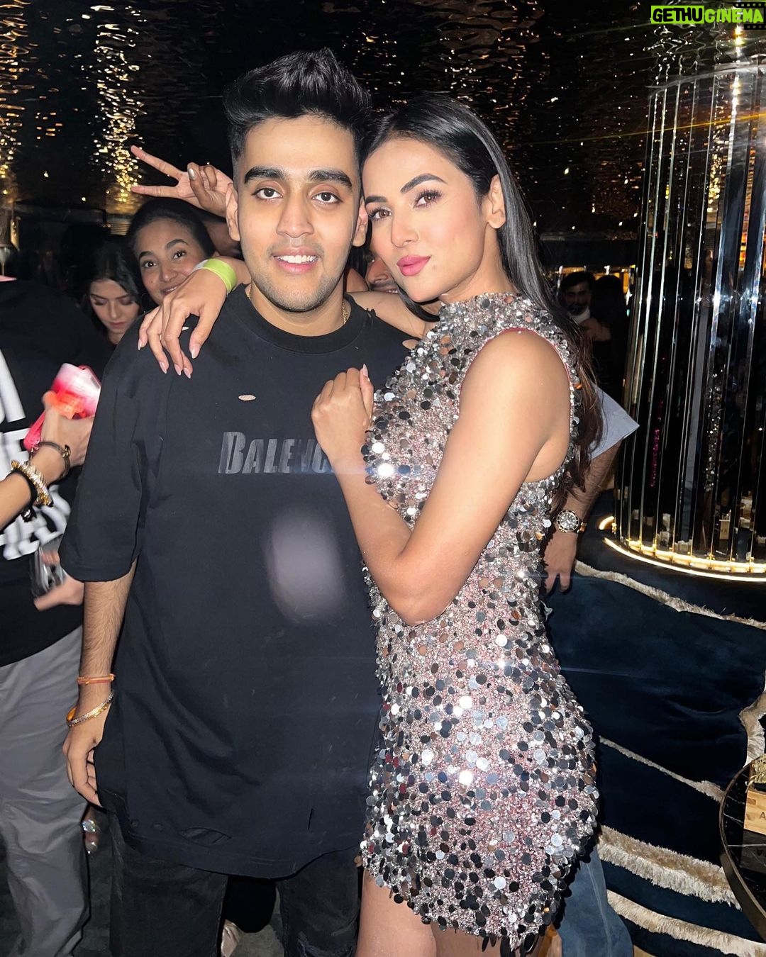 Sonal Chauhan Instagram - Last night Dump ….. . . . . . . . . . . . . . . . . . . . . . . . . . . . . . #love #funtimes #friends #saturday