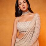 Sonal Chauhan Instagram - 1, 2 or 3 ? 🧨🪔✨. . . . . . . . . . . . . . . . . . . . . . . . . . . . . . Outfit by @nitikagujralofficial @amigos.Rizwan Accessory @ijewels009 Glam by @vijaysharmahairandmakeup Lensed by @dieppj #love #sonalchauhan #diwali #indian #fashion #diwalifashion #beauty