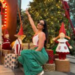 Sonal Chauhan Instagram - Merry Merry Christmas and Happy Holidays 🎄✨🎅 . . . . . . . . . . . . #merrychristmas #sonalchauhan #love #december
